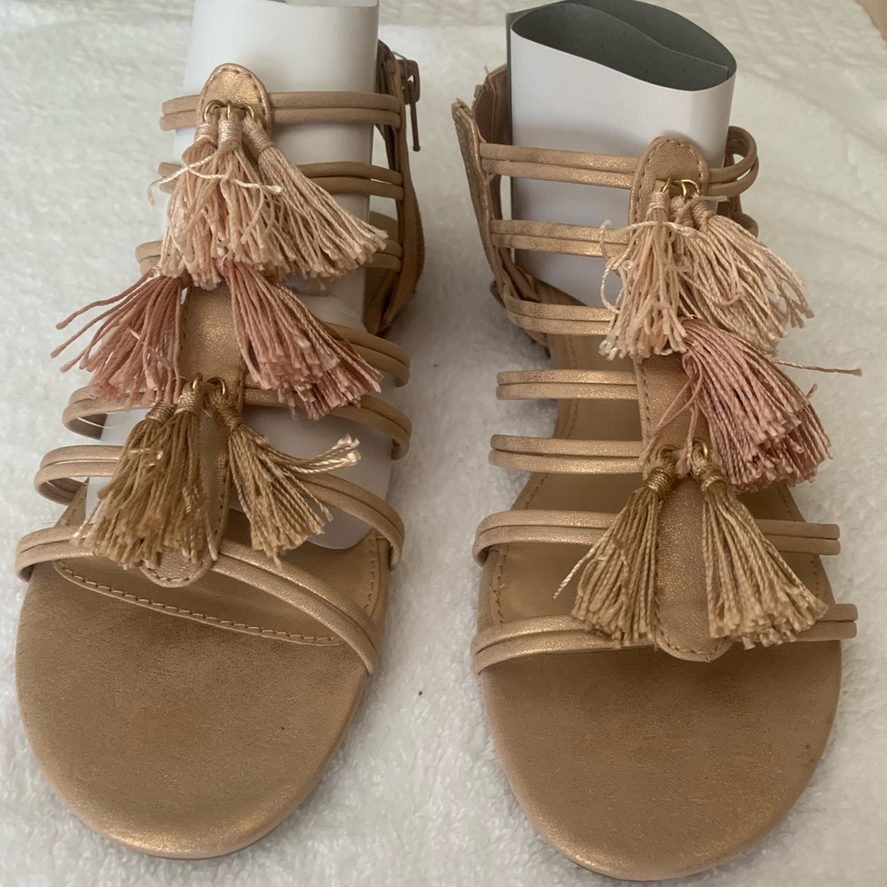 NWT! Lauren Conrad Tassel flats - Gold 🎉